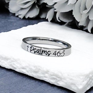 Anillo con versículo bíblico, cruz, fe y esperanza, Salmo 46:5, anillo delgado apilable, anillo inspirador, minimalista, grabado, cristiano
