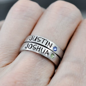 Personalisierter Mutterring - Geburtsstein Namensring - Stapelbar - Einstellbar - Minimalistisch - Skinny Ring gestapelt - Layering - Mutter - Kindernamen