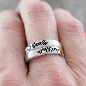 Personalisierte Ring - Birthstone Wrap Stacking Ring - Mutter Ring - zwei Namen Ring - Mama Oma Ring - Anti-Tarnish - dünn gestapelt Ring