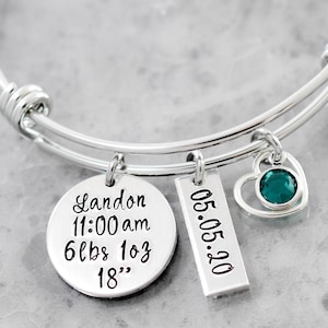 Gepersonaliseerde moederarmband - geboortestatistieken - naam en geboortesteen - nieuwe moeder - babycadeau - babyshower - pasgeborene - handgestempelde bedelarmband
