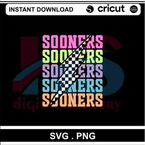 Può includere: Un design digitale con la parola "SOONERS" impilata in testo colorato, con un fulmine a scacchi sovrapposto. Il design include il testo "INSTANT DOWNLOAD", "cricut" e "SVG.PNG" su sfondo nero.