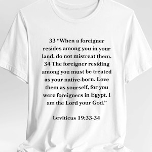 Camiseta con versículo bíblico de Levítico 19:33-34 / Camiseta con versículo bíblico "Ama al extranjero"