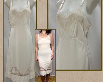 Vestido lencero vintage de encaje color marfil de los años 70