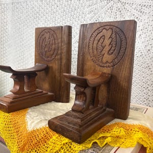 Mid Cenury Hand-Carved Ashanti Stool Bookends Vintage Walnut Wooden Bookends with Etched Symbol – Mid Century Decor