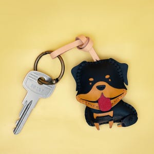 Handmade ROTTWEILER Dog Leather Bag Charm – Cute Puppy Keychain, Dog Lover Gift, Animal Bag Accessory, Pet Memorial Keyring, Dog Mom Gift