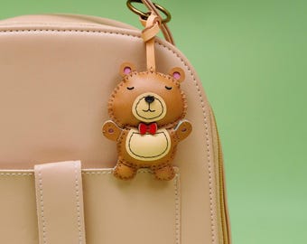 レザーベアチャーム、レザーバッグチャーム、レザーハンドバッグと財布 
