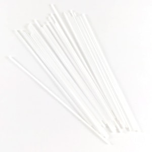 Könnte beinhalten: Ein Bündel weißer Blumenstiele, perfekt zum Basteln und für Blumenarrangements.