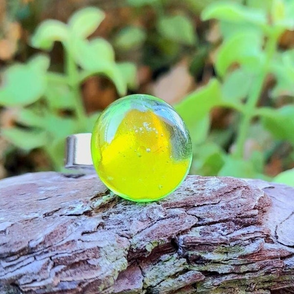 Lime Green Ring. Fused Glass Ring. Adjustable Ring. Lime Glass.  Fused Glass Ring. Handmade Glass. Murano Glass ring. Lime Murano Glass.