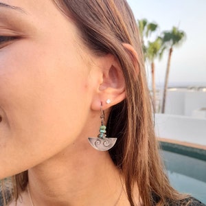 Turkoois oorbellen. Sterlingzilver en turkoois oorbellen. Tribale oorbellen. Ambachtelijke oorbellen. Geoxideerde zilveren oorbellen. Natuurlijk turkoois.