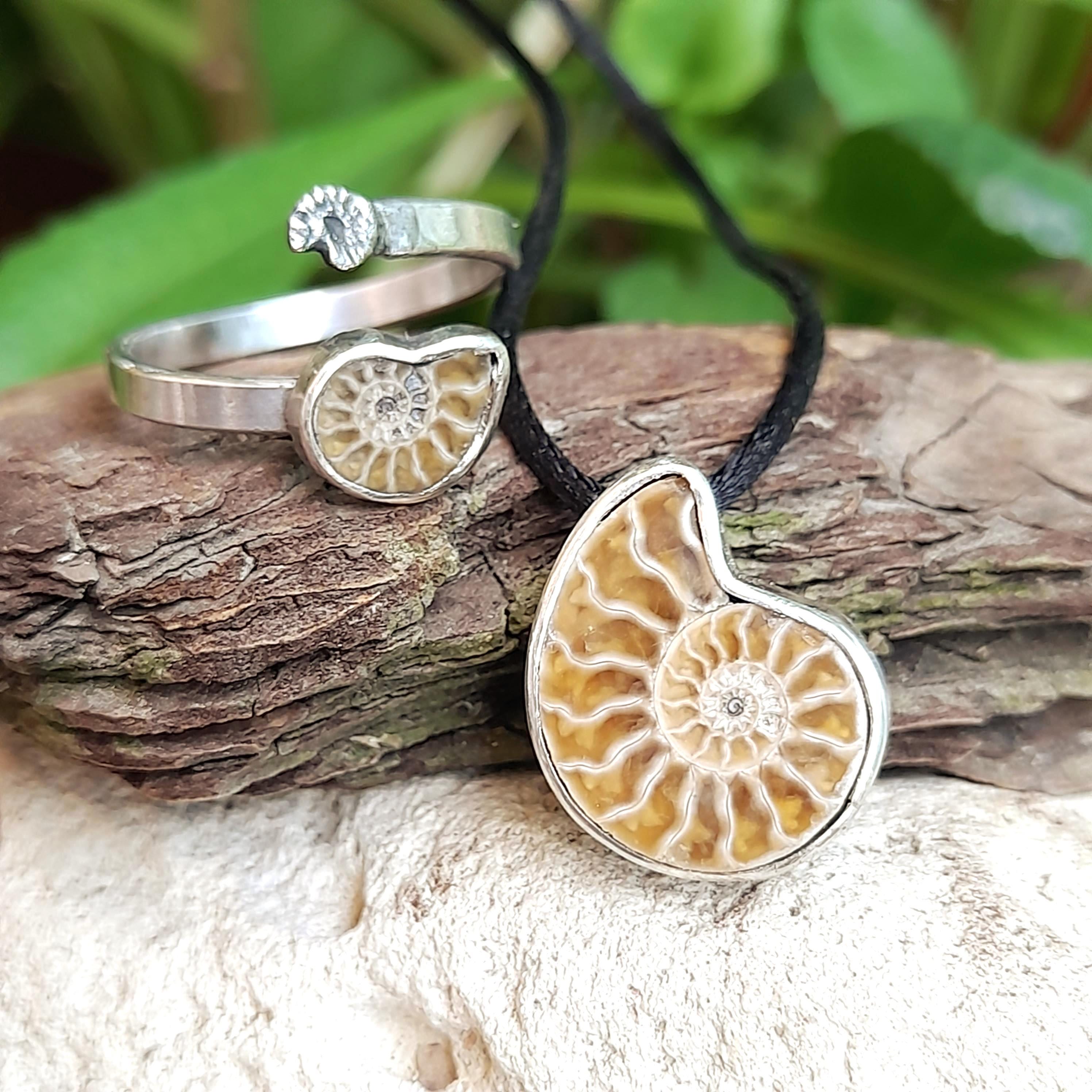 ハンドメイドシルバーアンモナイトペンダント、化石ジュエリー - Etsy 日本