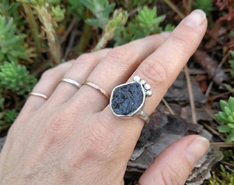 Rå svart turmalin sterlingsilverring - justerbar Reiki Statement-ring