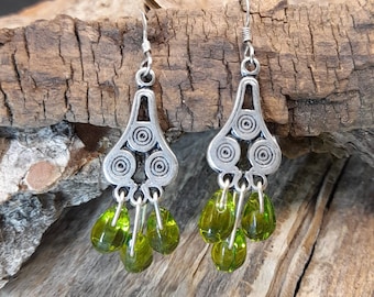 Boucles d’oreilles en verre. Boucles d’oreilles Boho. Boucles d’oreilles en verre vert. Boucles d’oreilles faites à la main.