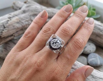 Handgjord Tack Fused Glass Ring: Svart & Vit Justerbar Rhodiumring