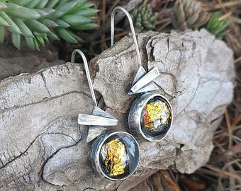 Handgjorda örhängen i sterlingsilver med dikroiskt glas: Orangea Murano-cabochoner