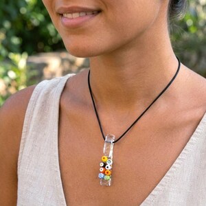 Colgante de Cristal de Murano Millefiori - Collar Rectangular de Vidrio Fusionado con Flores de Colores - Joyería Artesanal Estilo Boho Chic