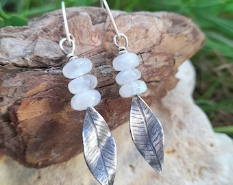 Handgjorda örhängen i sterlingsilver: Smycken med månsten i tribalstil