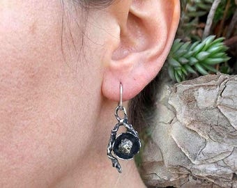 Örhängen i rå pyrit i sterlingsilver: Smycken i natursten