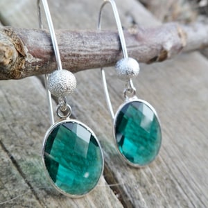 Pendientes De Plata Y Cristal Verde Esmeralda. Pendientes Artesanales. Pendientes De Cristal Verde.