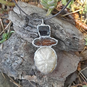 Colgante de Erizo de Mar Fósil, Ámbar y Turmalina Negra, Joyería de Estaño Artesanal, Collar de Fósiles Naturales, Amuleto Protector