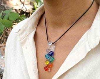 Handgjort Murano-glashänge med 7 chakran - Tack Fused Jewelry