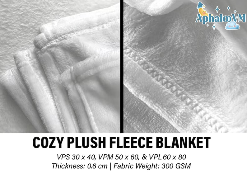 Puede incluir: Primer plano de una manta de forro polar blanca y suave. La manta tiene un borde cosido y una superficie suave y texturizada. Se muestra el texto "COZY PLUSH FLEECE BLANKET". El grosor de la manta es de 0,6 cm.