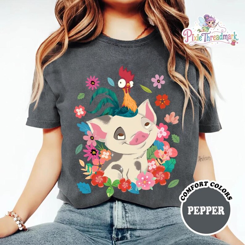 Camiseta de Disneyland Moana estilo años 70 con estampado floral de Pua y Hei Hei, camiseta de la película Moana de Comfort Colors, camiseta de Magic Kingdom, camiseta de la princesa Moana imagen 3