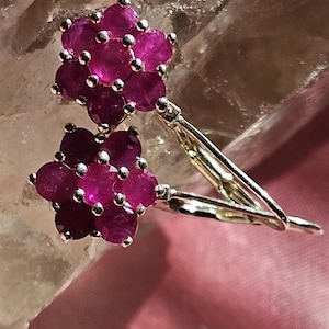 Dangle Earrings with floral design made of 7, Prongset rubies, 3.3 grams TW, 925