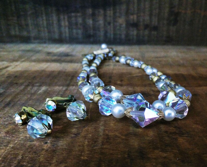 costume jewelry Two strand Vintage crystal /& gold beaded necklace and clip on earrings