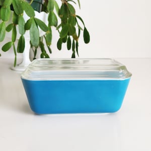 0502 Blue Pyrex Refrigerator Dish with lid 502c