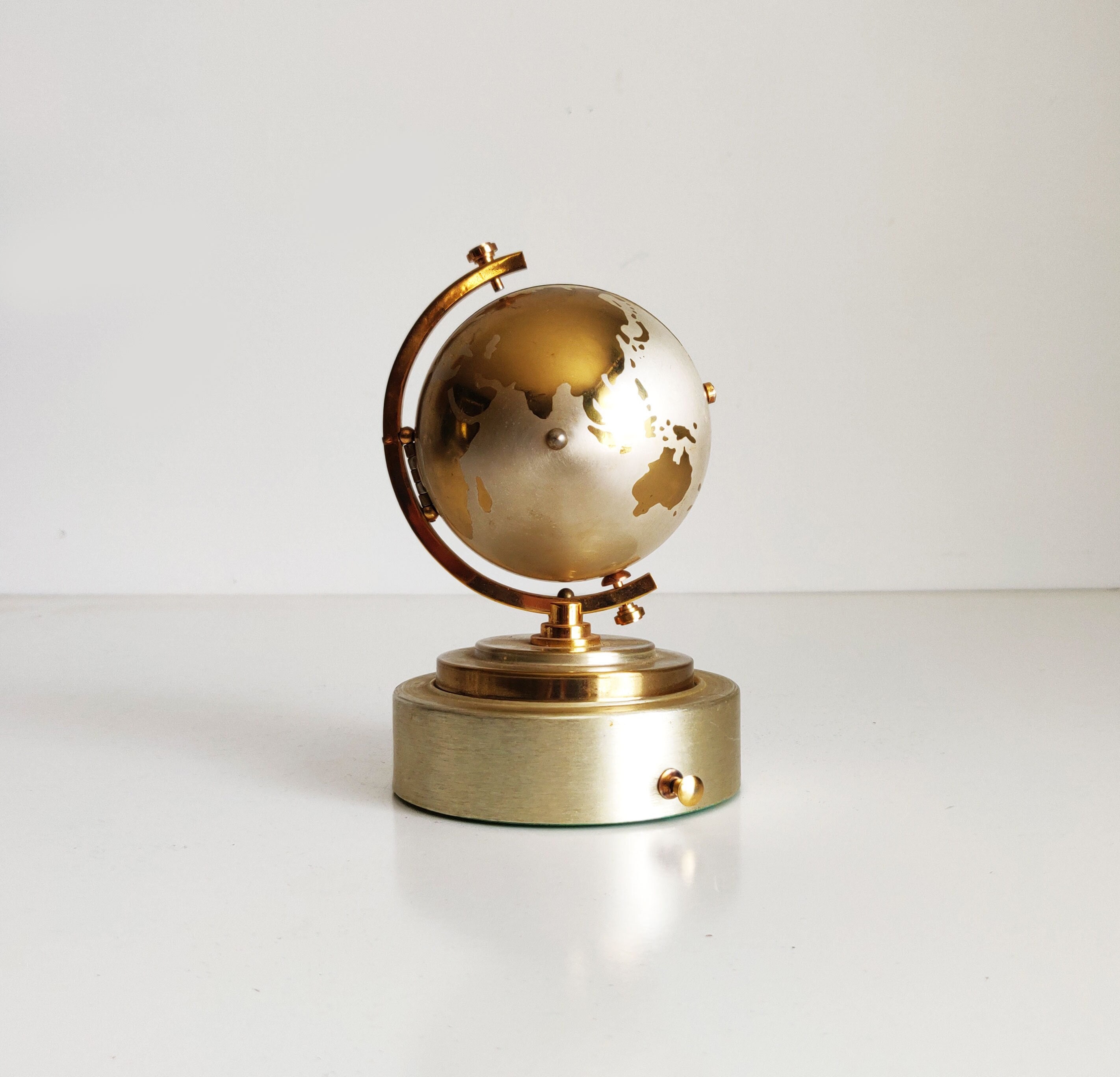 5. 上を向いて歩こう(World Pop in Brass 2000) EastWest Hollywood Pop Brass – United States