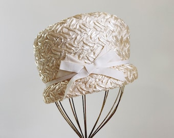 Mid Century off white woven straw raffia hat