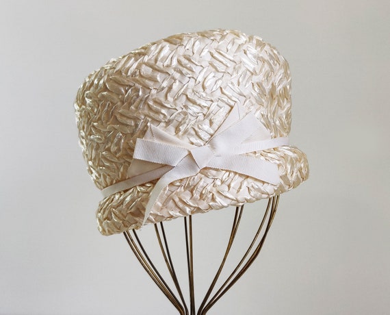 Mid Century off white woven straw raffia hat - image 1