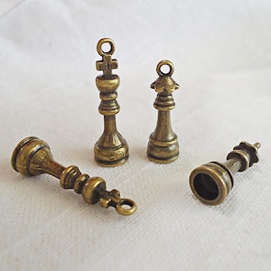 Small Chess Pieces Charms, King and Queen, Antique Bronze