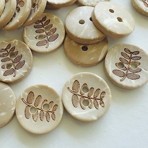 Small Wooden Buttons with Fern Pattern, 13mm, 2-Hole Basic Sewing Buttons