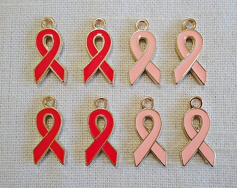 Può includere: Otto ciondoli in metallo dorato a forma di nastri di consapevolezza rosa e rossi. I ciondoli hanno un anello nella parte superiore per essere attaccati a un braccialetto o una collana.