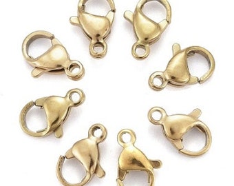 Può includere: Sette chiusure a moschettone color oro disposte a cerchio. Ogni chiusura ha un meccanismo a molla e un piccolo anello per il fissaggio di gioielli. Le chiusure sono realizzate in un materiale metallico lucido.