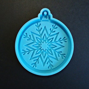 Silicone Mold - Round Snowflake Christmas Ornament - Epoxy Resin Jewelry
