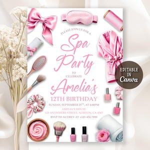 Op de afbeelding: Roze spa-feestuitnodiging met illustraties van spa-artikelen zoals een badjas, oogmasker en nagellak. De tekst luidt "Spa Party" en "Amelia's 12e verjaardag". Het ontwerp staat tegen een witte achtergrond.