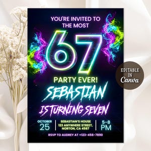 Op de afbeelding: Een levendige uitnodiging voor een feestje met een zwarte achtergrond en neon tekst. Het ontwerp toont het getal "67" in heldergroen en blauw, met de woorden "Party Ever!" en "Sebastian is Turning Seven." De datum is 25 oktober.