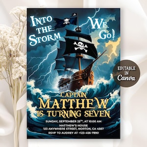 Puede incluir: Invitación de cumpleaños con temática pirata que muestra un barco navegando en un mar tormentoso. El texto dice: "Into the Storm We Go!" y "Captain Matthew is Turning Seven". El diseño incluye una bandera pirata con una calavera.