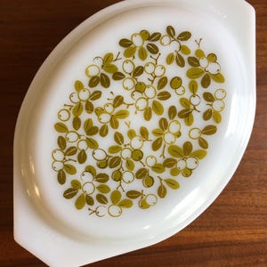 Pyrex Verde Casserole Dish with Olive-Printed Lid - 1 1/2 Quart