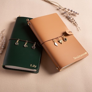 Diario de viaje de cuero hecho a mano / Colgante y grabado personalizados / Páginas reemplazables / Regalo de boda, aniversario o cumpleaños