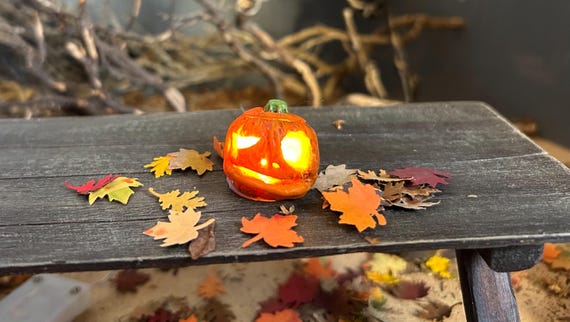 Miniature Halloween pumpkin Jack O Lantern light up 1/12 dollhouse scale by Wyrdworldminiatures