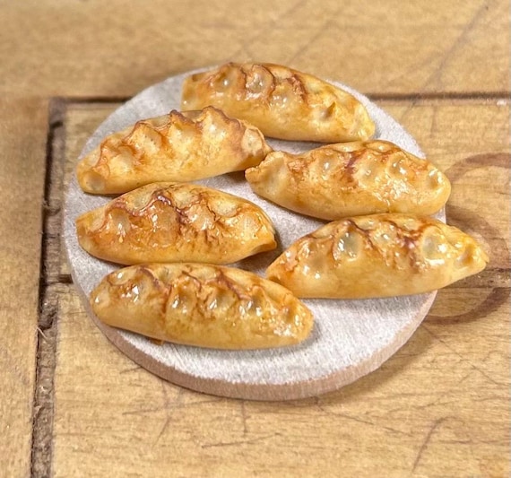 Miniature Cornish pasty: 1/12 Scale Dollhouse Food by Wyrdworldminiatures