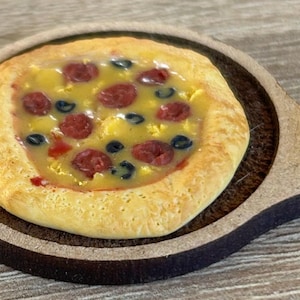 Miniature dollhouse pizza pepperoni and olive 1/12 dolls house scale hand made 1” dollhouse food