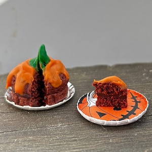 Miniature food small Halloween pumpkin cake 1/12 dolls house 1 inch dollhouse scale