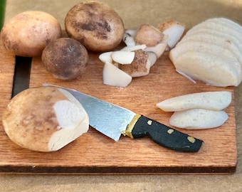 Tavola per pelare le patate in scala 1/12, per casa delle bambole.