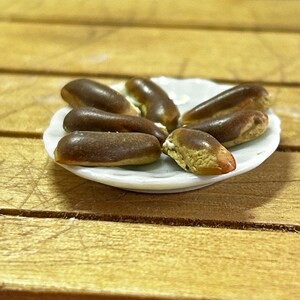 7 chocolate eclairs  1/12 dolls house scale miniature Dollhouse food