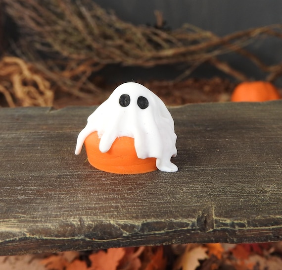 Miniature food Halloween ghost cake 1/12 dolls house 1 inch dollhouse scale by Wyrdworldminiatures