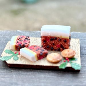 Miniaturowe ciasto świąteczne z ciastkami z nadzieniem 1/12 domek dla lalek 1 cal skala domku dla lalek